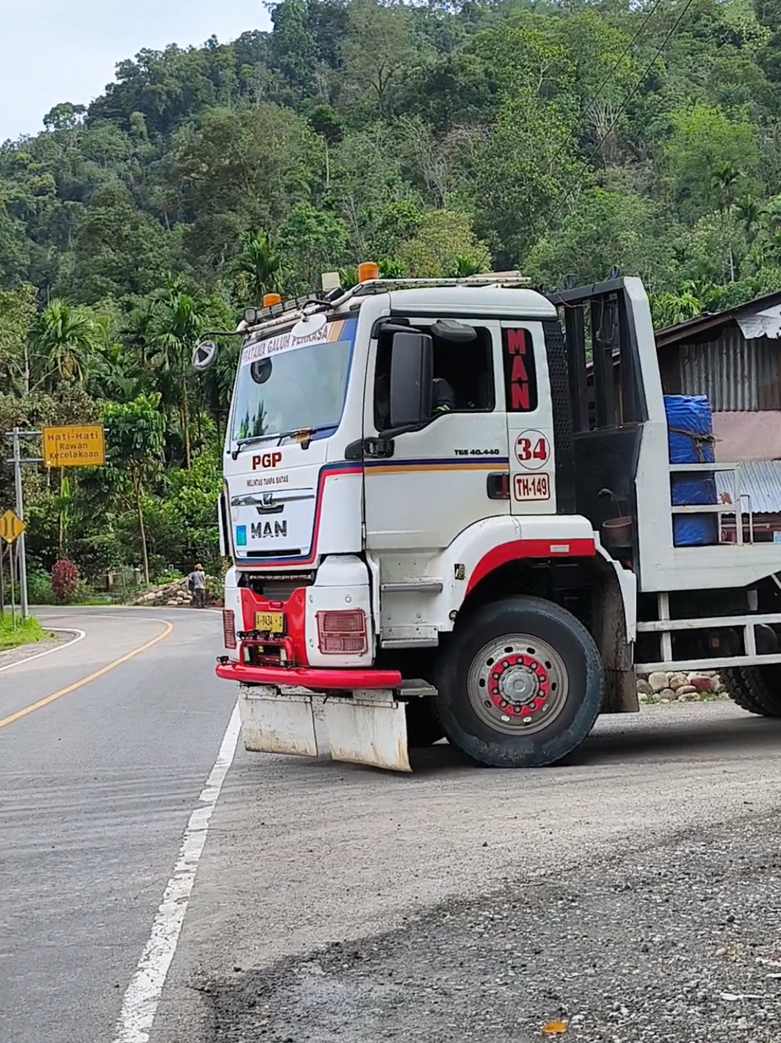 Dibalik Kemudi Bg H.Rudi Handoyo  #drivermuda #fyp #truck #truk #trailer 