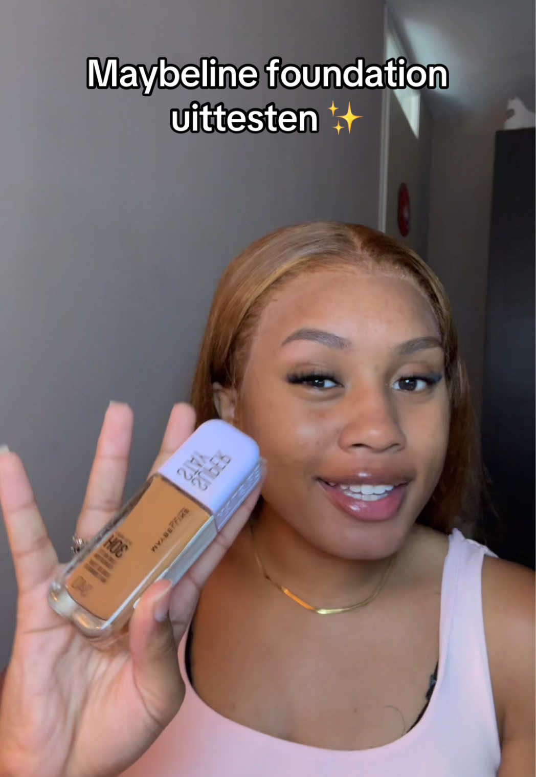 Boys be like… gewoon zo m’n kamer in komen… Wat vinden jullie? Ik vind de kleur perfect voor mijn zomerkleur 😍😍 #blackgirlmakeup #makeup #maybeline #mcobeauty #boymom  @Maybelline NY @MCoBeauty @Kruidvat_nl