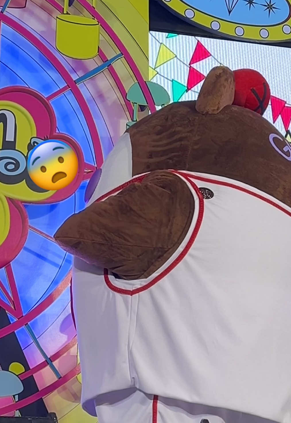 ไม่รู้จะสงสารใครก่อนระหว่างเพิ่มพูนที่ลมรั่ว กับกวินซ์ลี่ที่เสียขวัญ โอ๋เอ๋นะลูกกก พี่เพิ่มไม่เป็นอะไรแล้ววว #CharacterFestxGMMTV  #GUINZLY #PERMPOON #josswayar #gawincaskey  @Joss Way-Ar @Gawin Caskey 