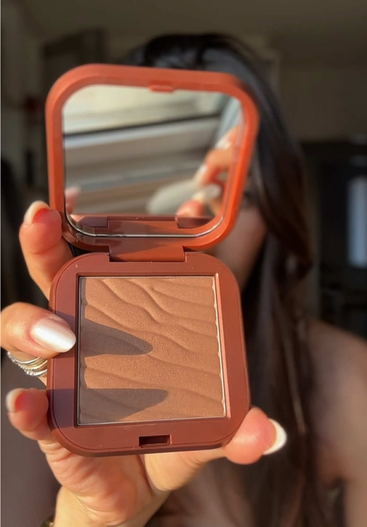 Estou obcecada! 🤩🤎✨ #bronzer #mascavo #bronzersunset #testandomaquiagem #marisaad 