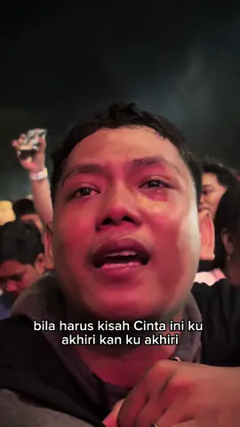 Dulu hanya suka lirik lagunya,Tetapi sekarang malah menjadi kisah nyata ku,😖