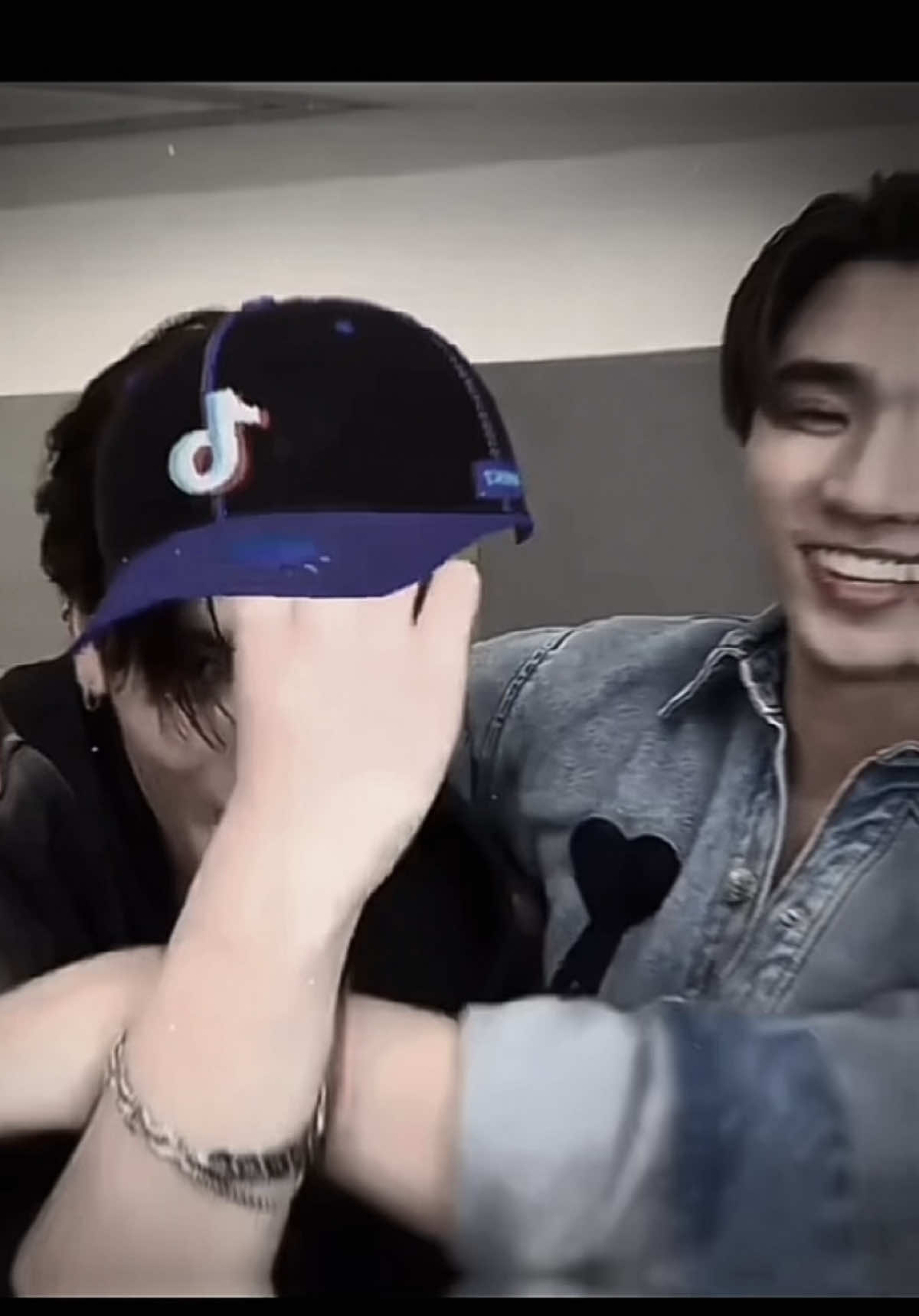 tôi lạy ngài đó ngài Tanapon ơi 😭 chắc bây giờ không có ai điên tình qua ngài luôn á 😭 #perthsanta #santapp #perthtanapon #santapongsapak #perthppe 