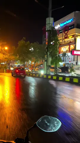 Syahdunya Jayapura malam hari ini setelah di guyur hujan 🥰🥰 #japraxstory #jayapuratiktok #jayapurahits_papua #nightvibes 