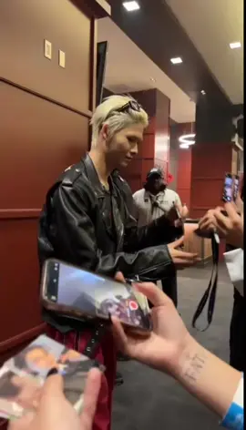 here’s another clip i got from send off 💀 #enhypen #ni_ki #bodyguard #sendoff #fyp 