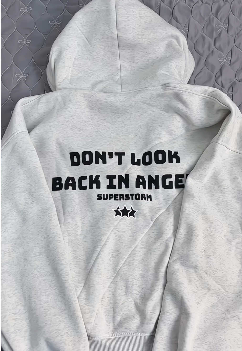 Màu xám trắng đẹp xỉuuuu #macdepmoingay #phoidoxinh #hoodie #hoodiezip #fypシ゚ 