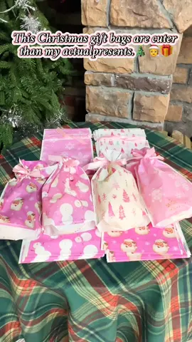 If your gift wrapping game is weak, these cute Christmas gift bags are your cheat code.#christmas#christmasgiftbag#girl#giftbag#giftidea#christmasgiftidea#christmasgiftbag#christmasvibes#women#merrychristmas#christmastime#xmas#festivevibes#christmasgifts#presentwrapping#diychristmas#lastminutegifts#christmaseecor#cozychristmas 