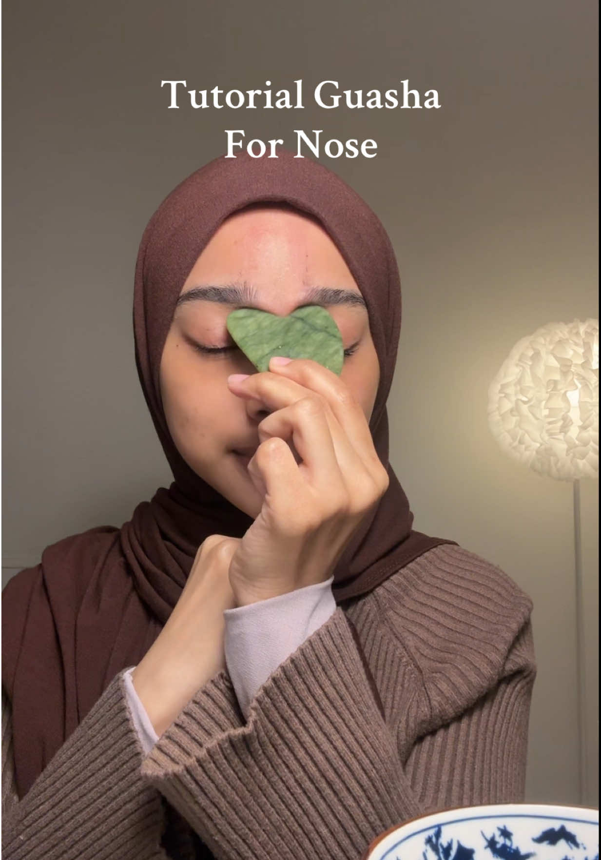 Nak hidung nampak more sharp and slim? Try this gua sha technique! Tapi jangan lupa pakai moisturizer or oil dulu 🧏‍♀️  Gua sha for eyes? Scroll kat pin ya ! Ready for next video ?  #GuashaTutorial   #GuashaForNose   #GuashaTechnique   #FaceMassage   #SkincareRoutine              