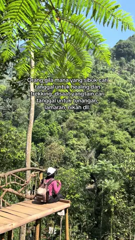 Umur 25 ga deket dengan siapa pun itu gapapa kan ya? #curugcibareubeuy #curugsubang #subang #trekking 