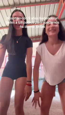 Así si nos dejan🥳#2coolgirls #famosas #parati #2personas #molamos #dormirjuntos #viral #mejoresamigas #padres #fyp 