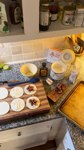 it's fig season!!! & you know what that means.... 🥐🍁🧺