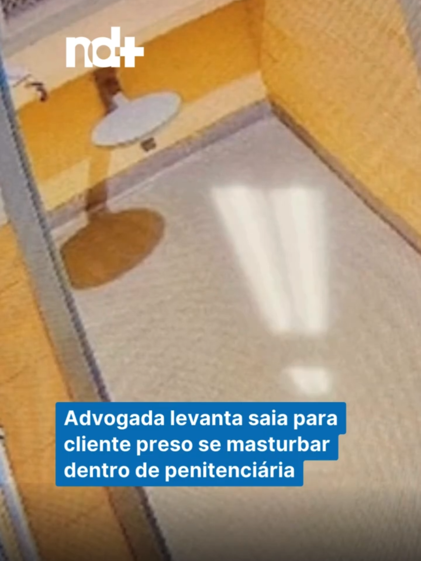 Uma advogada foi flagrada mostrando as partes íntimas para um preso se masturbar na Penitenciária Industrial de Blumenau. O caso foi registrado nesta quinta-feira (14) e confirmado pela Sejuri (Secretaria de Estado de Justiça e Reintegração Social). O caso teria sido registrado no parlatório (local onde o advogado encontra o cliente no presídio). Em nota oficial divulgada ao ND Mais, a Sejuri ressaltou que a “situação foi imediatamente interrompida pelos policiais penais e todas as medidas administrativas e legais cabíveis foram adotadas, incluindo a comunicação à Ordem dos Advogados do Brasil”. #NDmais#sc#notícias#penitenciária#blumenau