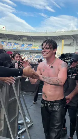 kisses on the barrier x 🇯🇵 