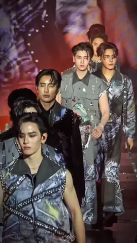 JD handsome walking 🤭 #joongdunk  #joongarchen #dunknatachai #fyp #fy 