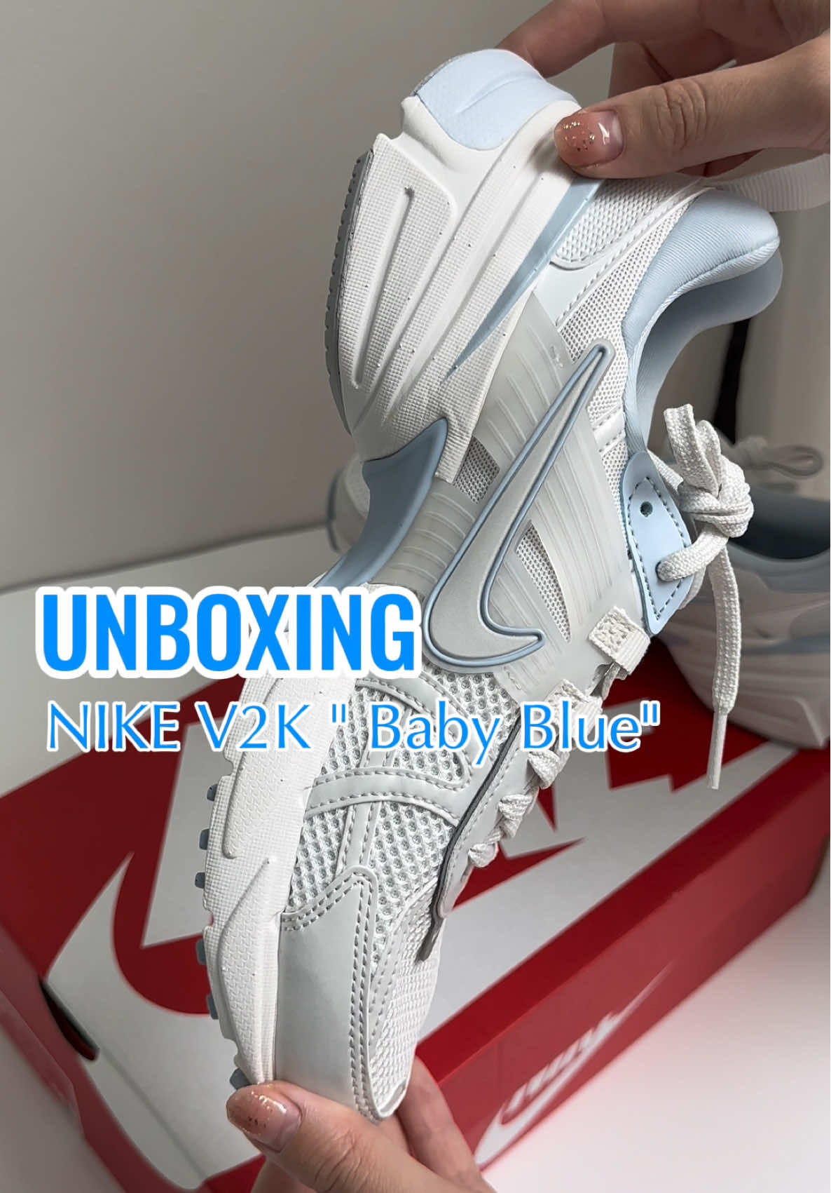 Đôi Nike V2K ra sân vừa đẹp, lại vừa êm, mang đi đánh pick okila nha mấy bà #xuhuong #giaychinhhang #nike #OOTD #fyp 