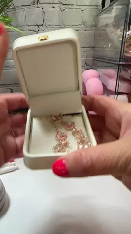 Obsessed with this sparkle! Looks like it cost $$$, but it’s not going to break the bank. Click the orange cart to grab one before it’s gone! #TikTokFinds #JewelryTok #AffordableLuxury #TennisBracelet #giftideas 