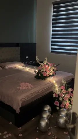 Concept phòng cưới đơn giản hơn với hoa và bóng bay #xuhuong #hoatuoihanoi #wedding #trangtriphongcuoi #decorphongngu 