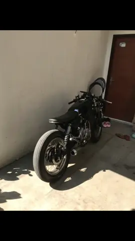 #fyp #caferacer #bratcafe #rockers #motorcustom 