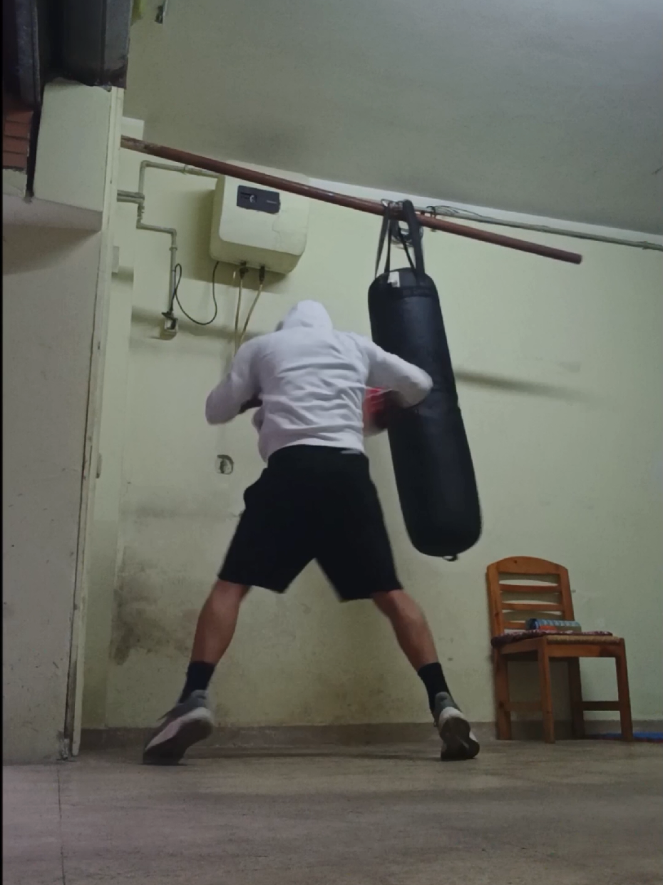 ripetute al sacco #kickboxing #muaythai #fighter #hook #ronin 