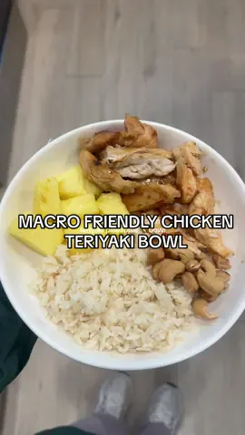 High Protein Chicken Teriyaki Pineapple Bowl 🍍  How to make it: Pound out chicken breast and season with garlic salt, sea salt, light teriyaki, and a little chili sauce. Cook in a skillet with olive oil until golden. Serve over half a cup of rice, then top with pineapple chunks and cashews.  Quick, full of flavor, and macro-friendly 🙌🏻 Bowl 425 cal | 36P | 39.5C | 12.7F Salad 75 cal | 2.5P | 14C | 2F (topped with a few croutons, sweet corn, and balsamic vinaigrette) If you’re trying to hit your goals without giving up good food, save this recipe and try it this week. You can adjust the portions to fit within your macros!  #healthyrecipes #highproteinmeals #fitnessfood #mealprepideas #EasyRecipes