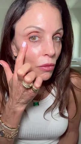 Total Eye Lift our naturally powerful all in one eye cream to target wrinkles, crow’s feet, dark circles, and puffiness 👁️❤️ @Bethenny Frankel 