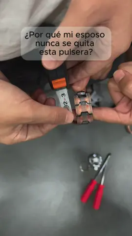 ¿Por qué mi esposo nunca se quita esta pulsera? #pulseradecobre  #pulseramagnética  #aliviodolorarticular  #mejorsueño  #flujodeenergía  #bienestar  #saludimporta  #cuidadopersonal  #tiktokfinds  #ideaderegalo  #estilodevidasaludable  #aliviodeldolor  #pulserasanadora  #saludcuerpomente  #BienestarFamiliar 
