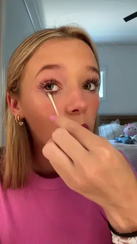Replying to @Sofia 🐚🥥⚓️ i look so focused #lashes #makeup #tutorial #pink #grwm 