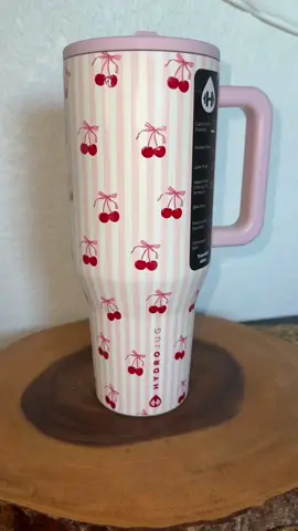 My last water bottle ruined my laptop 💻🙃 never risking that again. This cherry cup? Leak-proof, cold all day, and finally husband-proof 🍒 #hydrojug #waterbottlecheck #aestheticfinds #hydrationgoals #momlifechaos #cutecup #dailyessential #tiktokmademebuyit #hydrationstation #selfcareessentials#CapCut 
