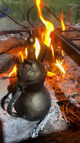 من جادَ بماله كُرّم، ومن جادَ بنفسه عُظِّم
