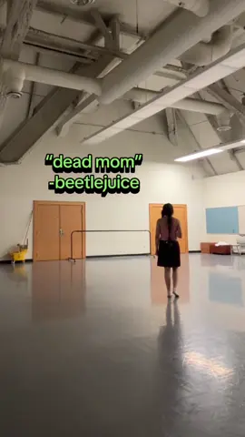 lydia deetz to me is like if number 46 & evil amélie discovered black eyeliner for the first time (this caption will only make sense to my friends heart emoji)   anyways… me singing dead mom!!!🪲 #beetlejuicebway #lydiadeetz #deadmom #singing #musical @BeetlejuiceBway 