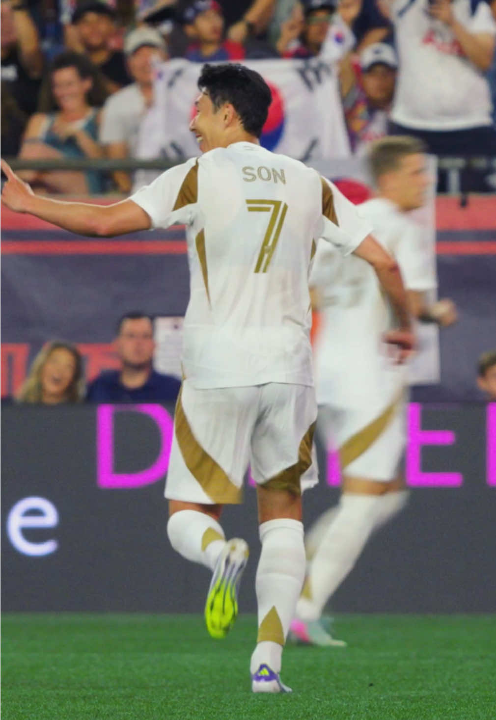 An assist for Sonny 😮‍💨 #LAFC #Highlights #SonHeungMin #Highlights #MLS 