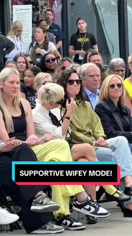 TRUST the content will be captured 🤌  Megan Rapinoe is in full supportive wifey mode as Sue Bird becomes the first player in WNBA history to receive a statue from their franchise! #WNBA #seattlestorm #suebird #meganrapinoe 
