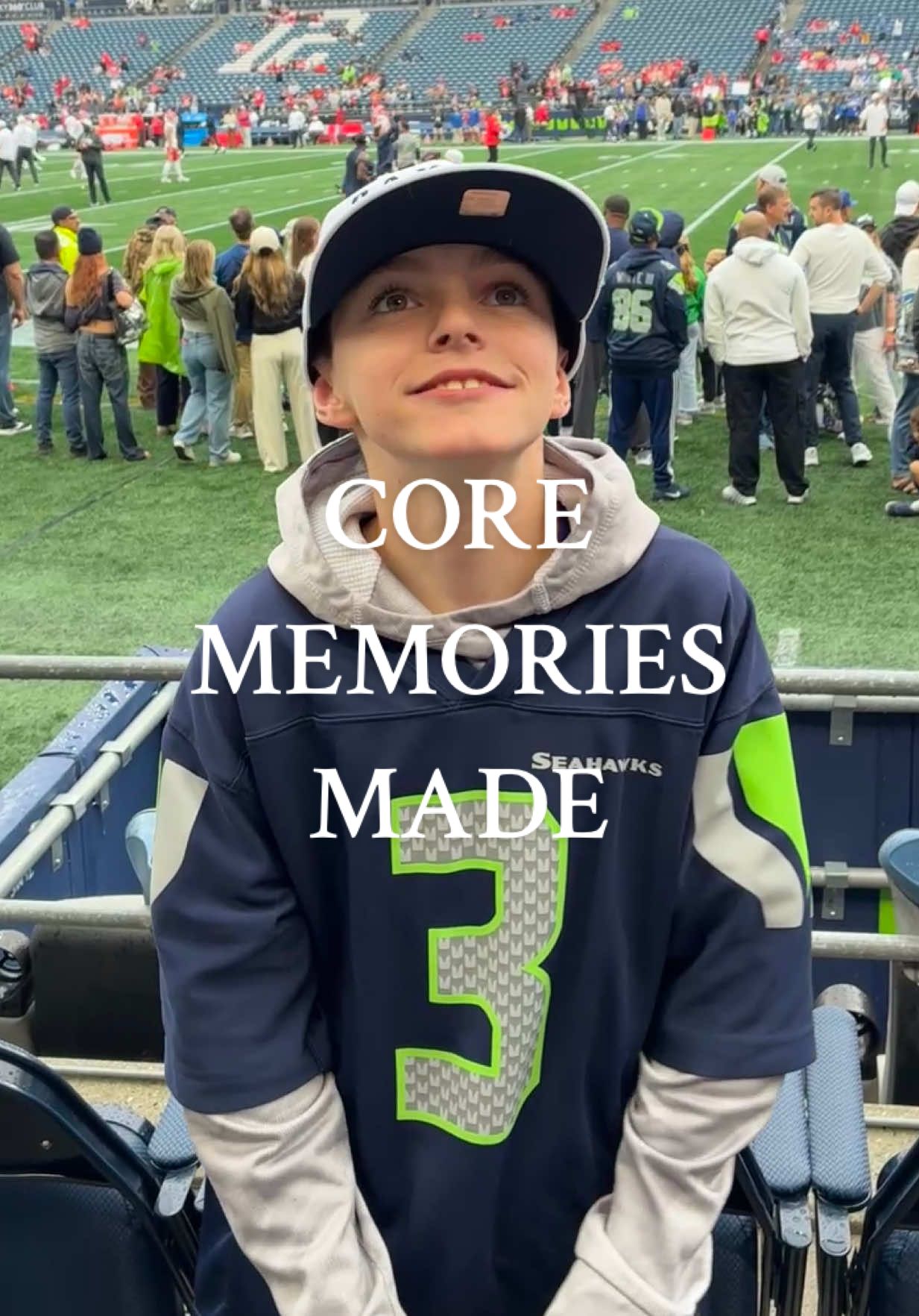 A core memory was made.... My boy is a huge NFL fan, but when he saw Kenneth Walker, Patrick MaHomes and Travis Kelce he broke down with happines.  💚💙💚💙💚@Seattle Seahawks @BlitzTheSeahawk ❤️🧡❤️🧡❤️@Chiefs @NFL  #corememories #makingmememories #seattleseahawks #kansascitychiefs #nfl 