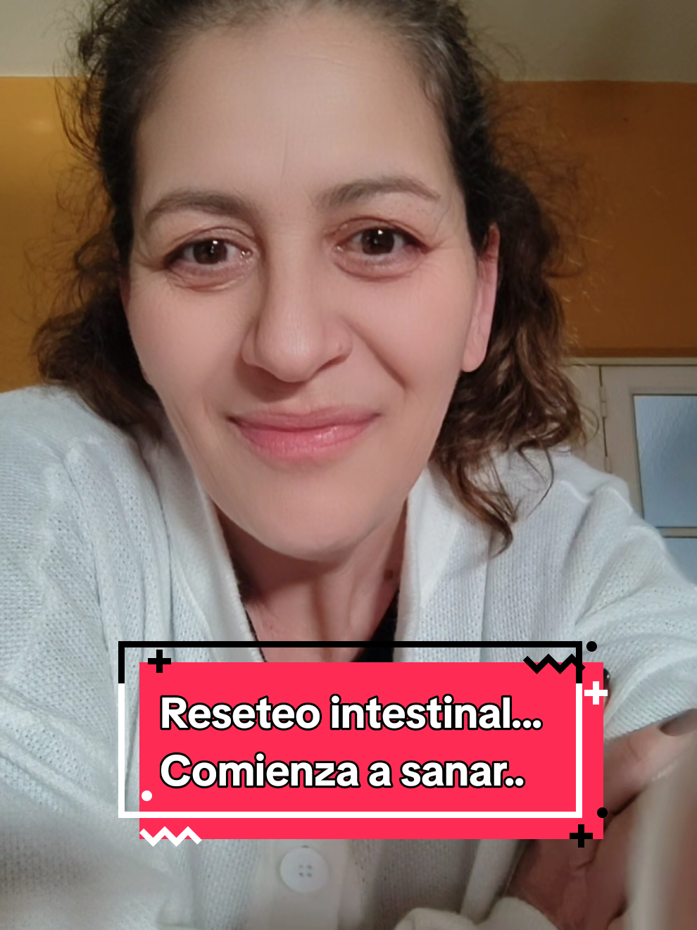 Reseteo intestinal... Comienza a sanar... 💩 ✨ Hacer un reseteo intestinal es darle un descanso y una limpieza profunda a tu organismo. Estos son sus principales beneficios: 🌱 Mejora la digestión: alivia la hinchazón, gases y estreñimiento. 🔋 Aumenta la energía: tu cuerpo absorbe mejor los nutrientes. 💆 Equilibra la salud mental: intestino limpio, mente más clara y menos ansiedad. 🛡️ Fortalece el sistema inmune: reduces toxinas y refuerzas tus defensas. ⚖️ Apoya el control de peso: facilita la eliminación de desechos y líquidos retenidos. #fuxion #suplementacion #tiendanutraceutica #reseteointestinal #toxinas 