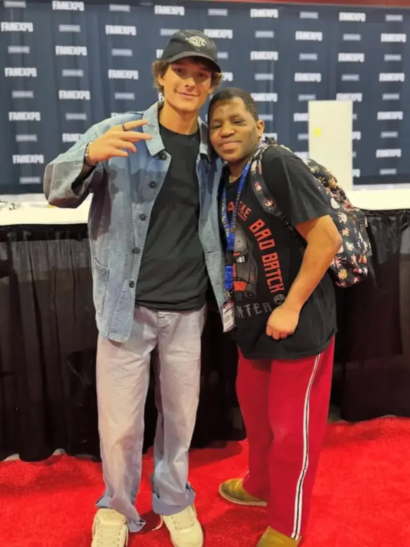 @Mason Thames é tão fofo com os fãs,não aguento😭✨. Credits: @𝗜𝘀𝗮 (Hunter version) #masonthames #regrettingyou #blackphone2 #fyp #howtotrainyourdragon  @Regretting You @httydragon 