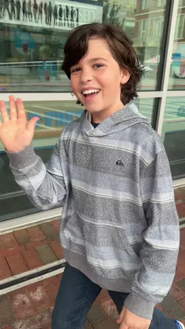 FIRST MOVIE POSTER! 😱🤗 (Sure it's my back...but I will take it!)  #weaponsfilm #weaponsmovie #matthew #matthew #horrortok #horrormovie #weapons2025 #warnerbros #weapons #lukespeakman 