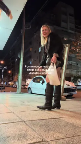 Ella nunca soltaba el vino ! Jajaa