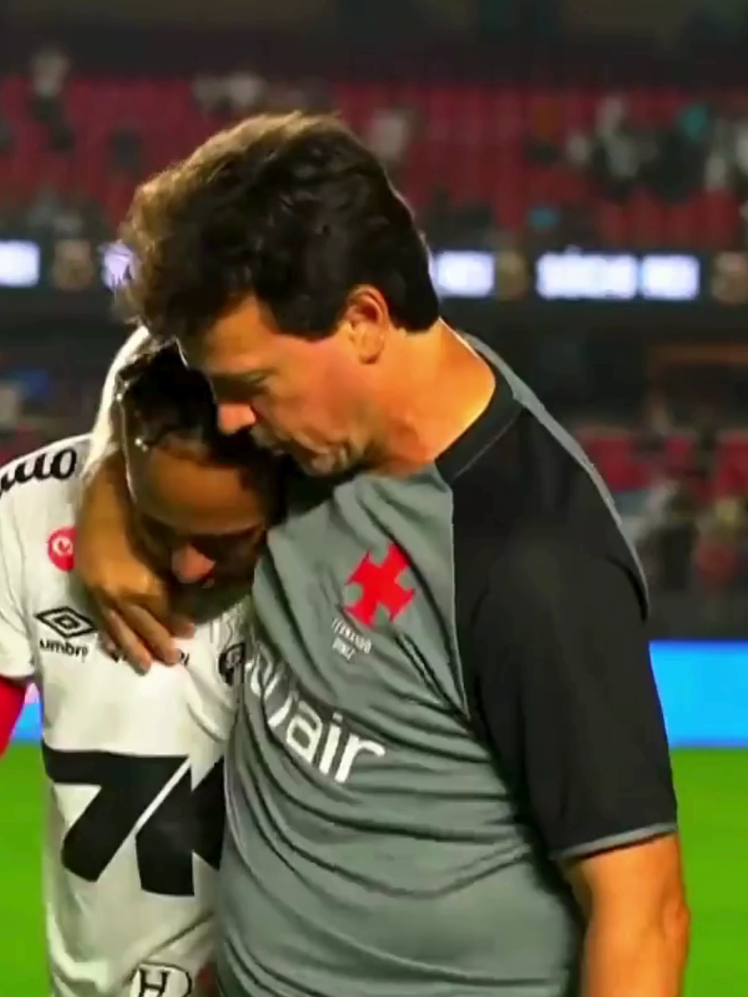 NEYMAR CHORA NA SAIDA DE CAMPO APOS GOLEADA DO VASCO EM CIMA DO SANTOS #santos #vasco #neymar #futebol #brasileirao