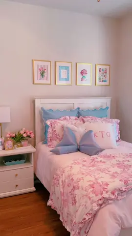 In my room 💝💝 … before my wall caught on fire 😅 #fyp #foryoupage #newroom #RoomTour #roomdecor 