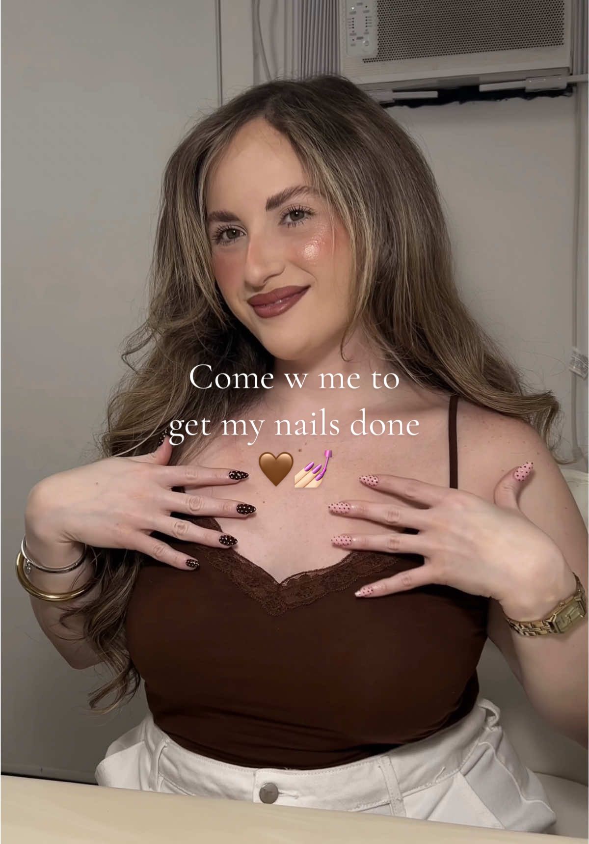 Come w me to get my nails done 💅🏻 con la mejor @Daisy  #fyp #nailday #summertofallnails #polkadotnails #comewithmetogetmynailsdone 