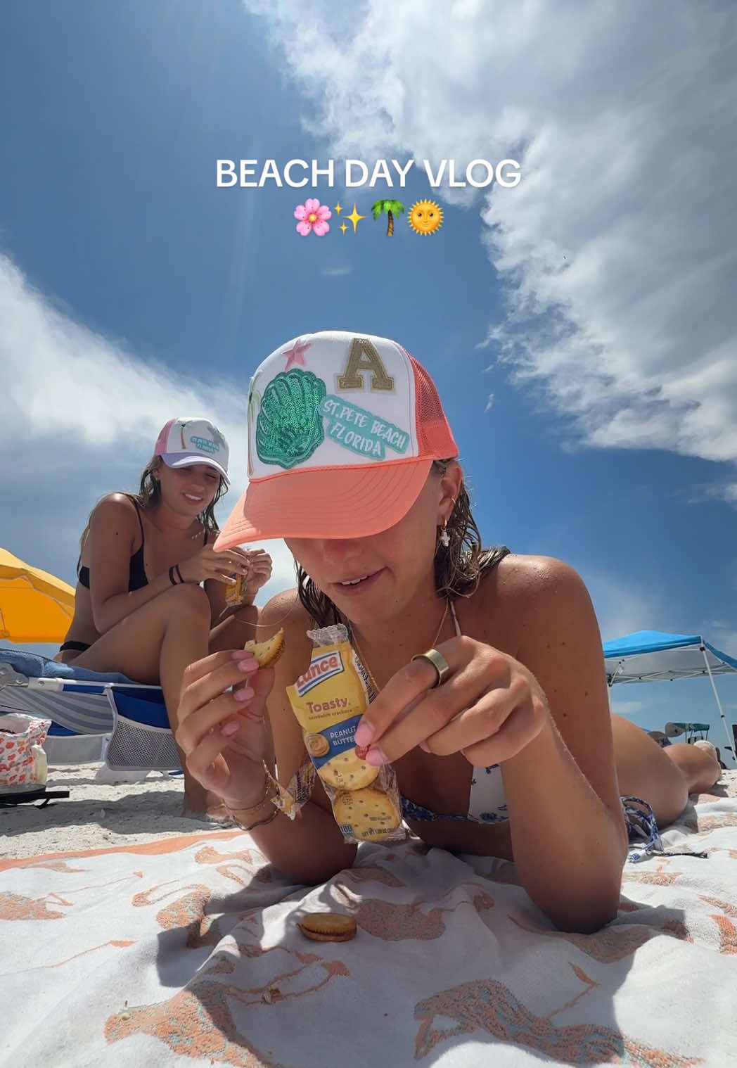 beach day vlog with a guest 🤭 #Vlog #beachday #bff 