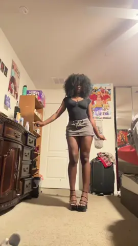 fun fact: these heels were broken the last time i saw them and the matrix magically decided to fix them so ofc i danced in them. i was dancing on thin ice tho cant lie😭 #heels #sidetoside #fyp 