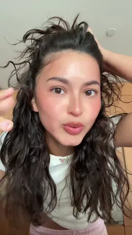 Guys I swear I was balding😭😭life’s been stressful😭 ✈️🙈💔but I literally have brought @VEGAMOUR supplements everywhere with me ✨✨✨✨✈️#vegamourchallenge @sephora 