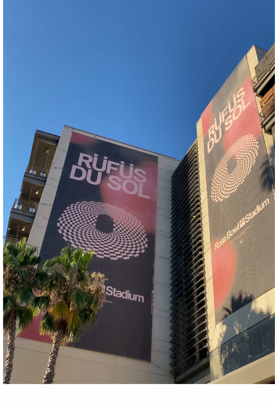 First time crying at a concert 🥹🌞🌹✨ @RÜFÜS DU SOL @JAMES (RÜFÜS DU SOL) #rufusdusol #rosebowl 