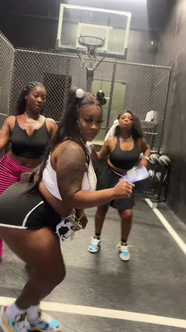 👀🤪🔥 shake dat W// @Uniquemusick @ItsKiki_ 🔥😍  #fypシ #wlw #trending #blowthisup 