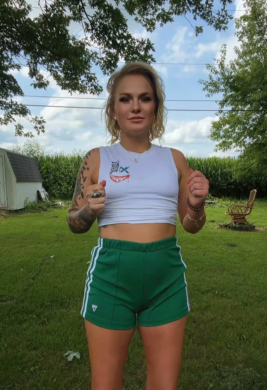 It was way to hot to work in the yard this weekend… but I did it anyway 🤣😂 also I learned the dance in 60 seconds so don’t come for me. Ill do better next time 😘😘 #chrisbrown #hot #dance 