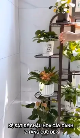 Kệ để chậu hoa 7 tầng được làm bằng sắt vững chắc, làm nổi bật vẻ đẹp của chậu hoa. Diện tích nhỏ nơi ban công hoặc trong nhà bạn sẽ trở thành khu vườn thu nhỏ yên bình. Ngôi nhà sẽ trở thành tác phẩm nghệ thuật mới lạ với những chậu cây xinh xắn. Kích thước: 107cm x 44cm x 22cm. Màu sắc: trắng, đen. Thiết kế phong cách hiện đại, giúp không gian thêm sang trọng. Dễ dàng lắp ráp chỉ trong vài bước đơn giản. – Chất liệu thép không gỉ, bền đẹp với tông màu sang trọng.   – Có thể đặt kệ ở bất cứ đâu trong gia đình, rất gọn gàng, không chiếm diện tích.   – Món quà ý nghĩa dành tặng bạn bè người thân.########################################