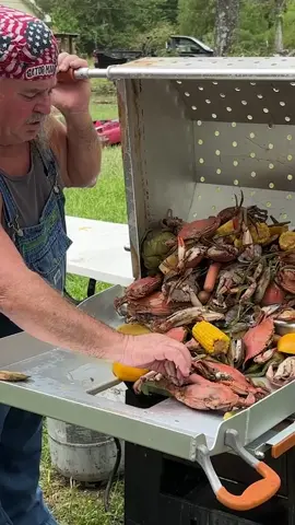 Crab boil with all the fixings! #louisiana #crab #fyp 