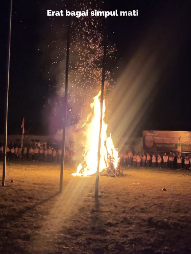 “Satu lingkaran, sejuta kenangan 🔥”#pramuka #perkemahan 