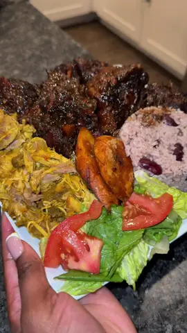 How bout this for Sunday dinner ? Curry chicken is always a fav!  • • • #food #oxtail #jamaicanfood #cooking #foodtiktok 