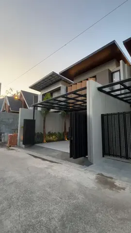 Rumah Kontemporer Full Furnish di Maguwoharjo Sleman | 500m Dari JogjaBay. Tipe 116m Luas Tanah 117m Kamar Tidur 3 Kamar Mandi 2 Legalitas Shm & Imb Harga 1,795 Milyar Info Lengkap WA 0822 2331 3900 #rumahkontemporer #rumahjogja #jualrumahjogja #rumahfullfurnish #rekomendasirumah 